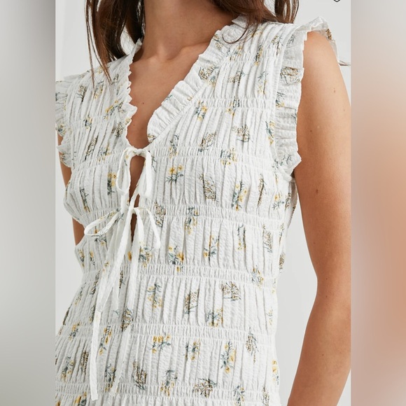 Rails Dion Dress
Amaryllis White Floral Sleeveless Dress size Medium - Picture 2 of 11